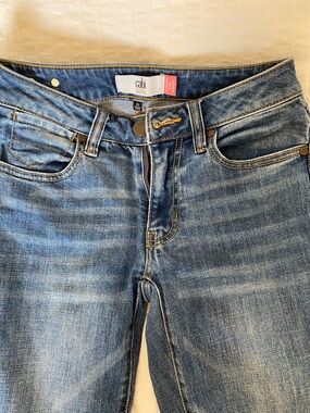 CAbi Men’s Medium Blue Slim Straight Jeans- ripped knees style